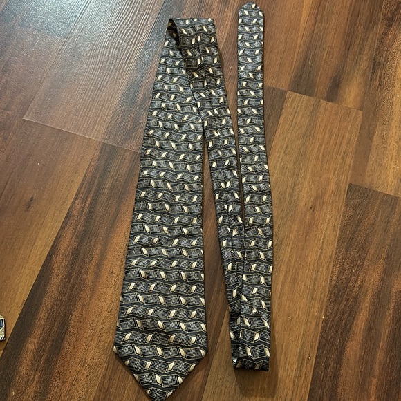 VTG Deansgate Geo Print Art Deco Mens Neck Tie, Formal, 100% Silk, Gray Tan - Picture 7 of 9